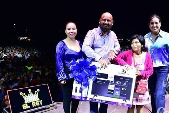 FESTEJAN A MADRES COMAPEÑAS AL RITMO DE NELZON KANZELA