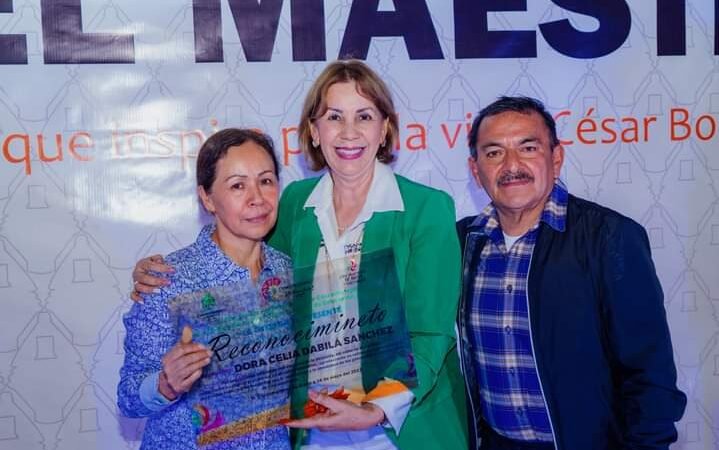 RECONOCEN A MAESTROS DE COSCO
