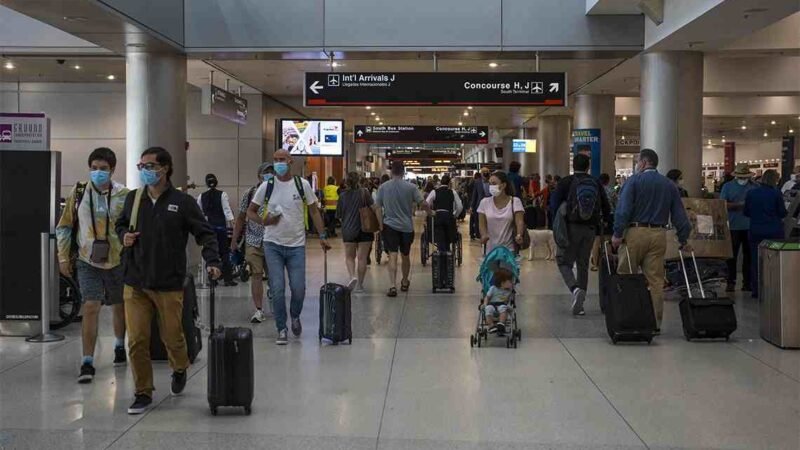 ESTADOS UNIDOS ELIMINA REQUISITO DE VACUNACIÓN COVID PARA VIAJEROS