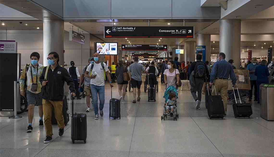 ESTADOS UNIDOS ELIMINA REQUISITO DE VACUNACIÓN COVID PARA VIAJEROS