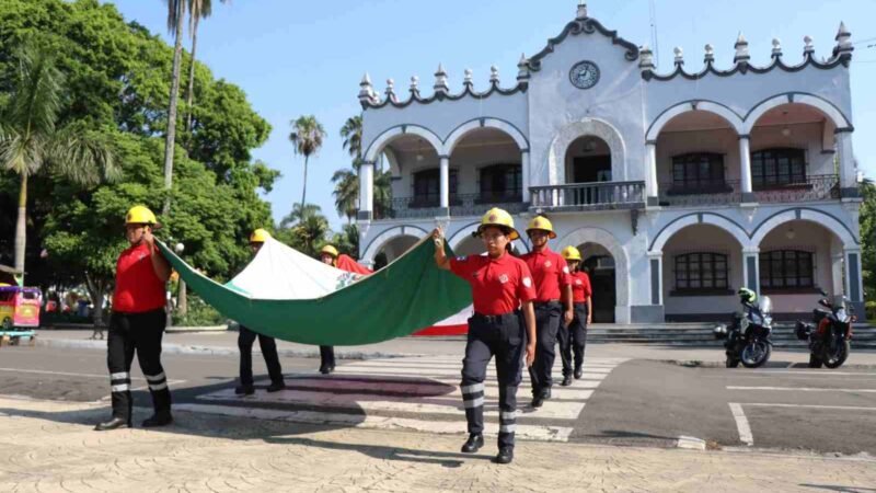 CONMEMORAN CON ACTO CÍVICO DEL DÍA DEL TRABAJO