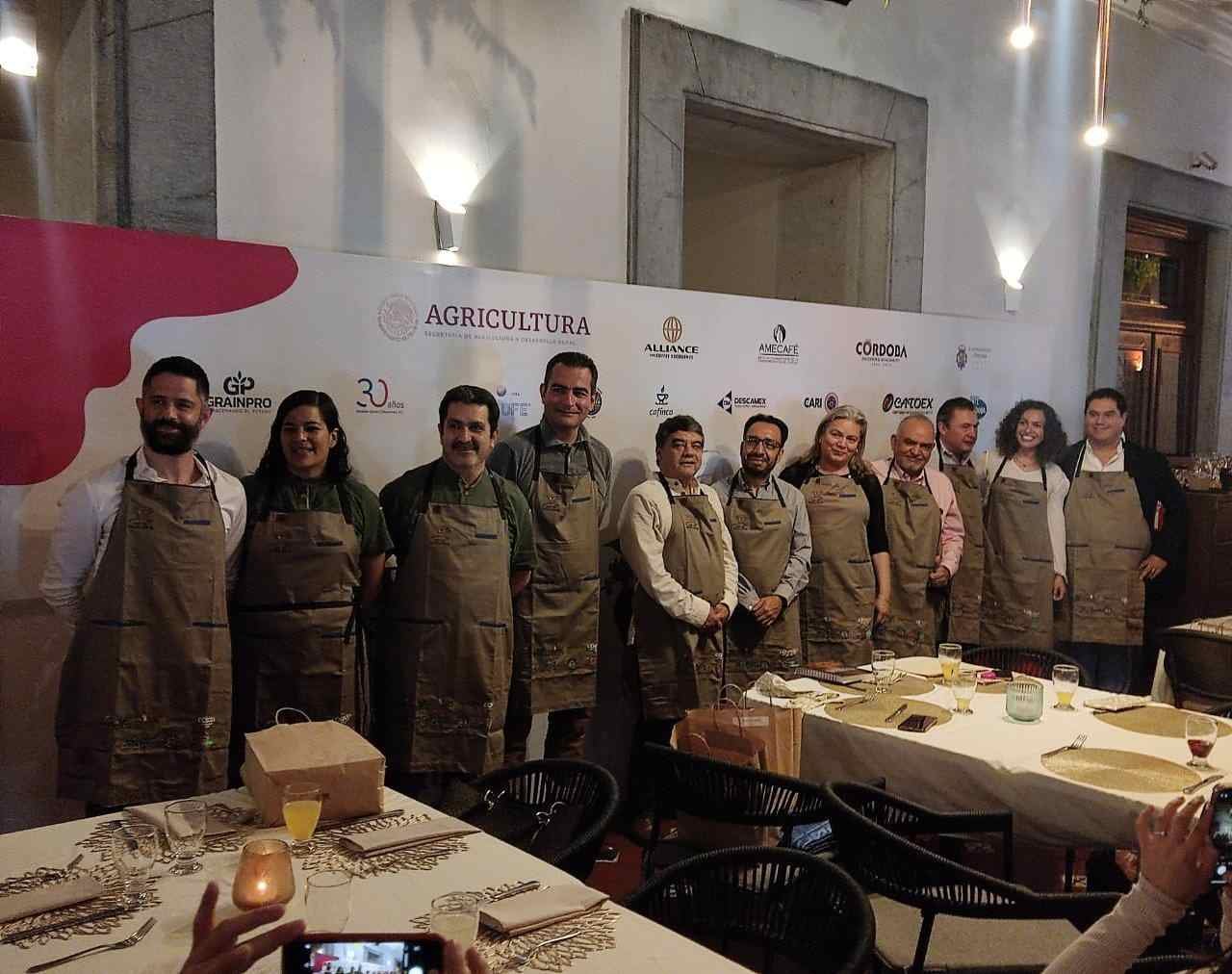 DA BIENVENIDA AYUNTAMIENTO DE CÓRDOBA A PARTICIPANTES DE LA FASE NACIONAL DEL DÉCIMO CERTAMEN TAZA DE EXCELENCIA
