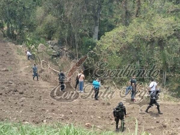 LO EJECUTAN Y ARROJAN A RÍO