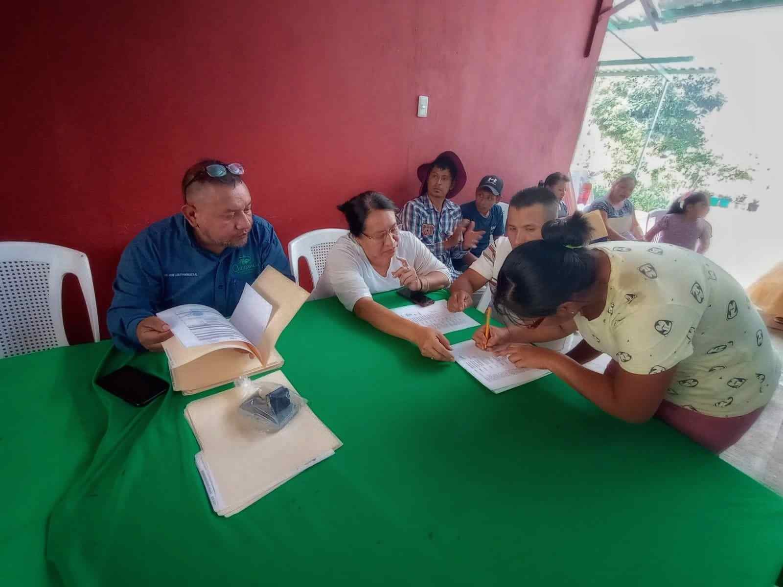 ENTREGAN DOCUMENTOS REGULATORIOS DE PREDIOS EN CHOCAMÁN