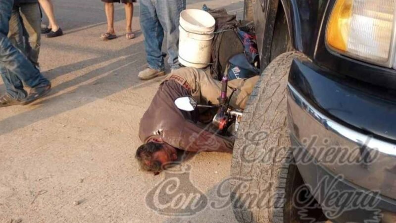 CHOCA EBRIO MOTOCICLISTA CONTRA CAMIONETA