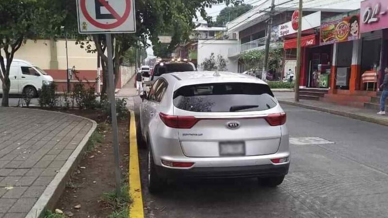 INVITA TRÁNSITO MUNICIPAL A RESPETAR ÁREAS PÚBLICAS DE ESTACIONAMIENTO