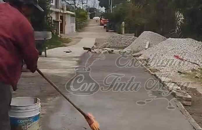 PIDEN OBRAS Y ALCALDESA LES MANDA PAYASOS