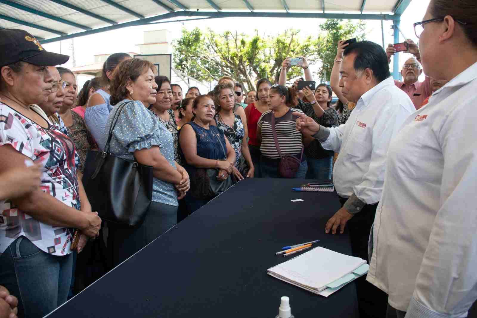 ATIENDE PRESIDENTE JUAN MARTÍNEZ FLORES PETICIONES CIUDADANAS EN COLONIA FRATERNIDAD