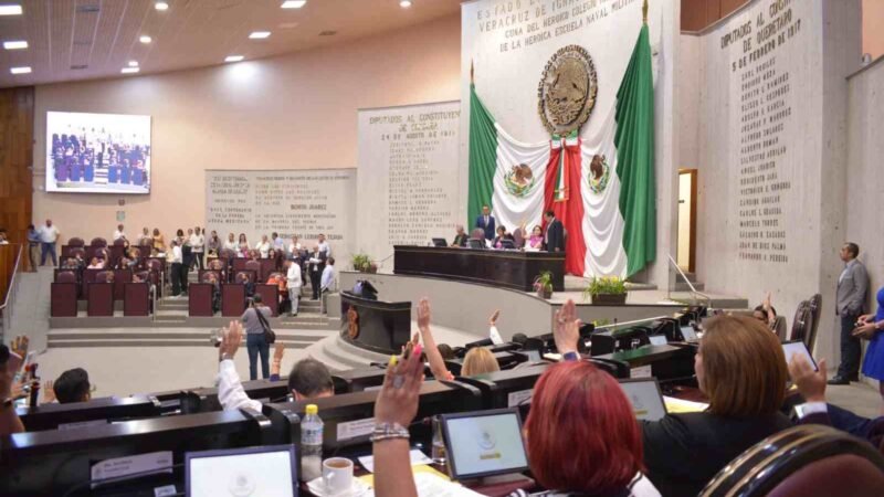 VOTA CONGRESO DE VERACRUZ MINUTAS SOBRE SERVICIO PÚBLICO