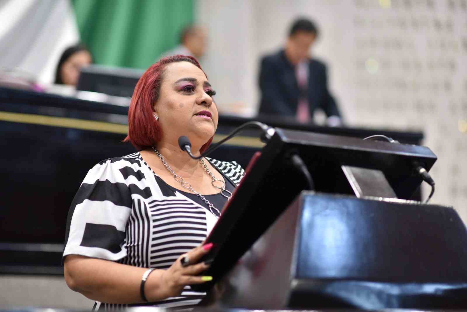 RECONOCE DIPUTADA A ENFERMERAS Y ENFERMEROS VERACRUZANOS