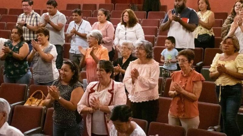 ENTREGAN RECONOCIMIENTOS A DESTACADAS CORDOBESAS 