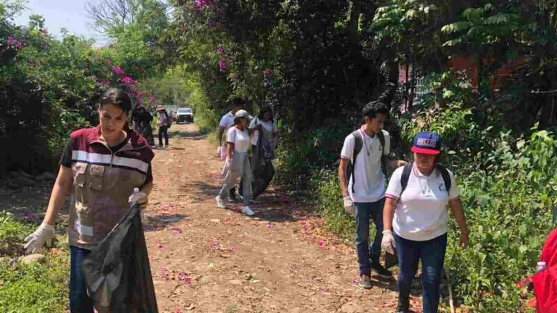 REALIZA IMJUVE Y ESTUDIANTES DE EL PORVENIR JORNADA DE LIMPIEZA EN RÍO SECO