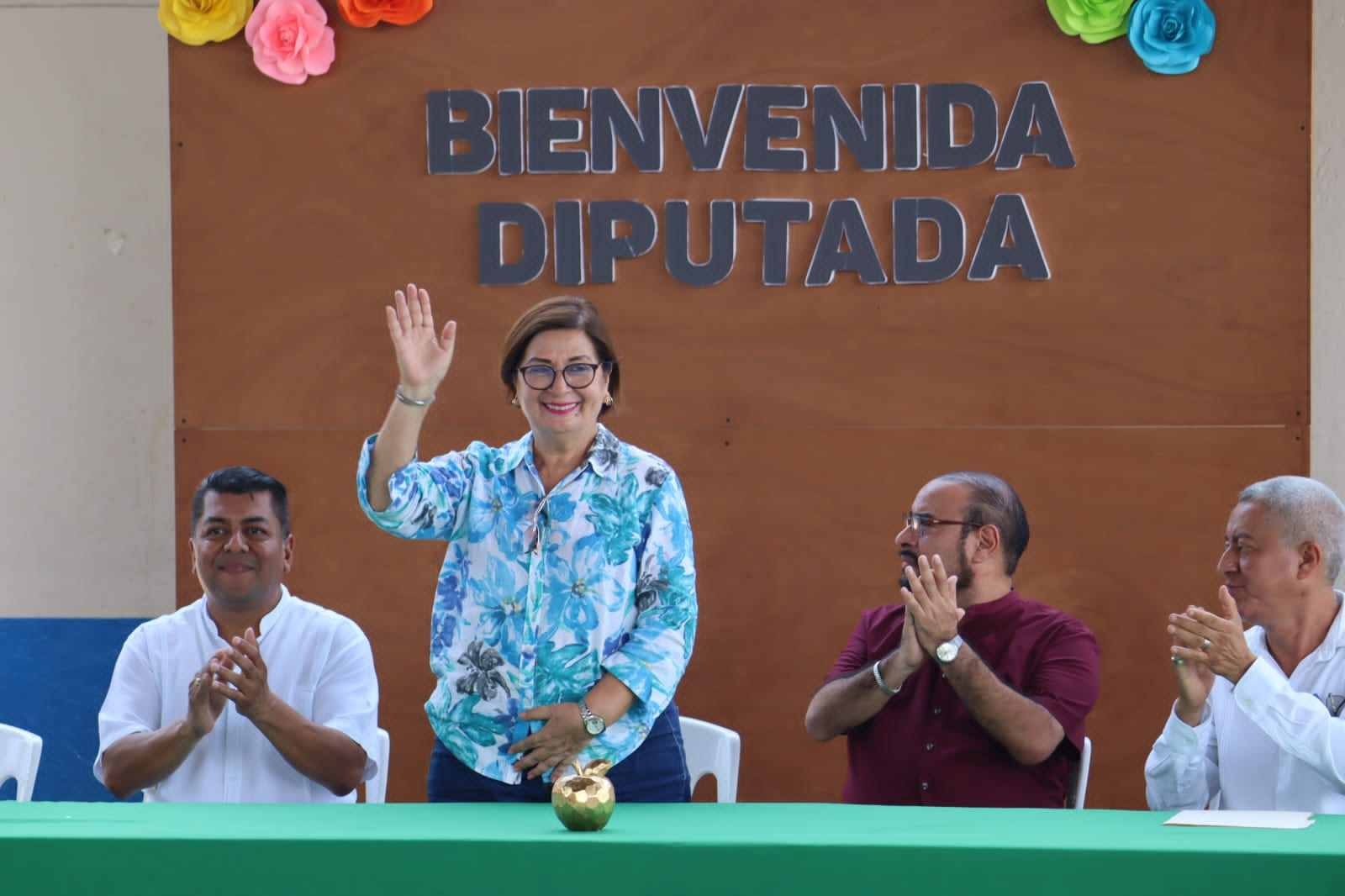 CUMPLE DIPUTADA MAGO CORRO CON LA EDUCACIÓN EN TRES VALLES