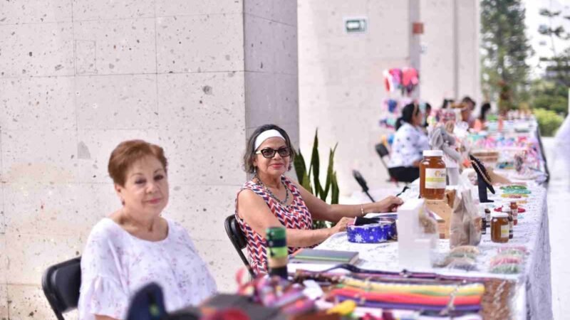 EXHIBEN EN EL PALACIO LEGISLATIVO ARTESANÍAS DE FUSIÓN XALAPA