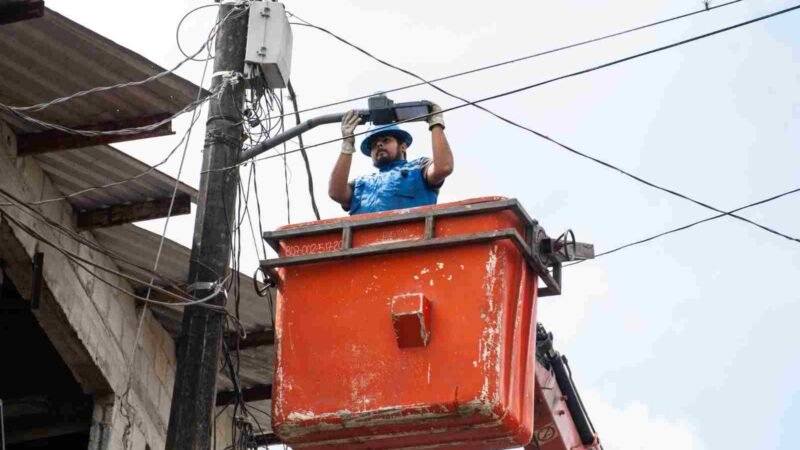 ATIENDE ALUMBRADO PÚBLICO CAMBIO DE LUMINARIAS EN COLONIAS CON MAYOR DEMANDA