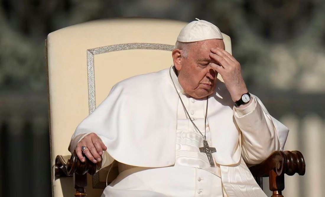 EL PAPA FRANCISCO PIERDE LA PACIENCIA CON MUJER QUE PIDIÓ BENDICIÓN PARA SU PERRO