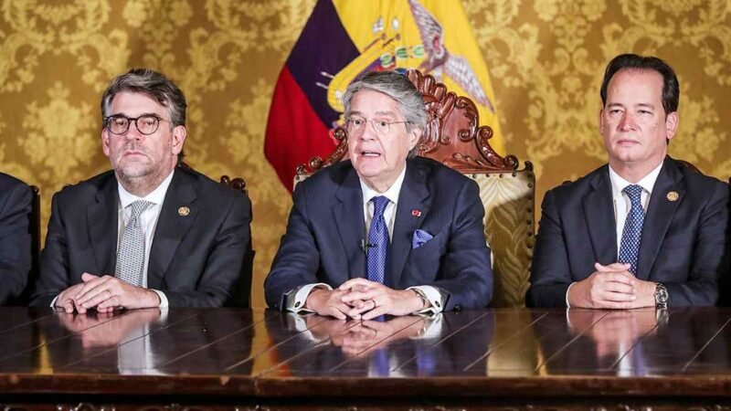 LASSO, AMENAZADO POR JUICIO POLÍTICO, DISUELVE PARLAMENTO Y ADELANTA ELECCIONES EN ECUADOR