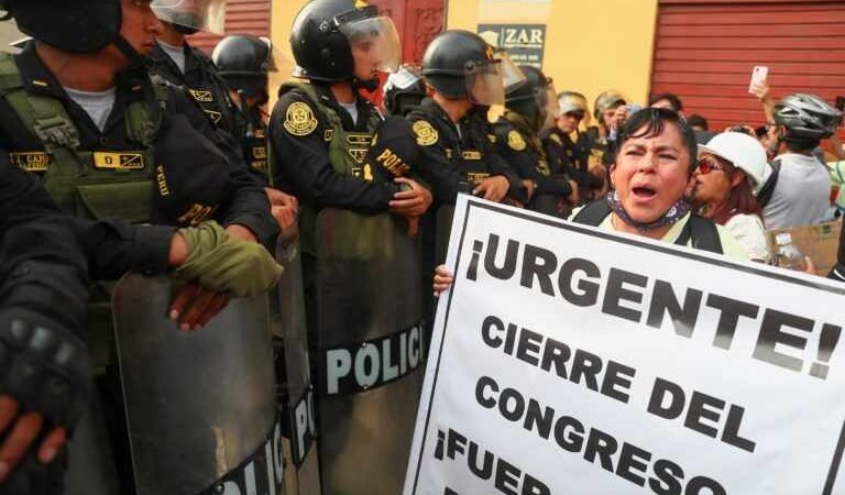 FISCALÍA LLAMA A PRESIDENTA DE PERÚ POR MUERTES EN PROTESTAS