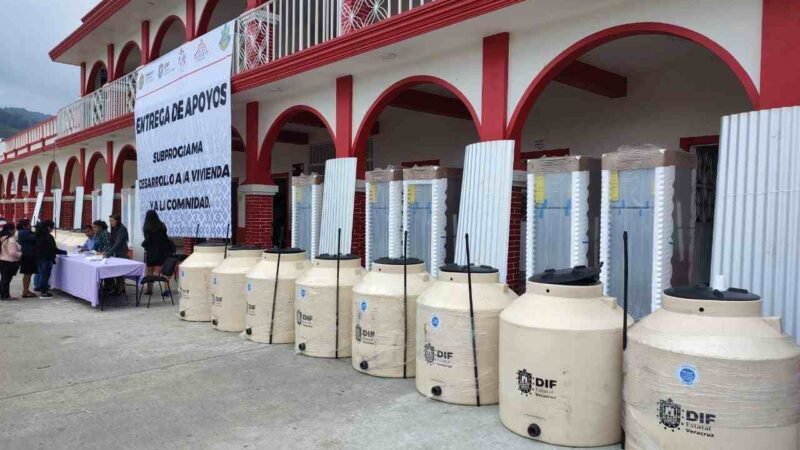 ENTREGAN APOYOS A FAMILIAS DE ESCASOS RECURSOS