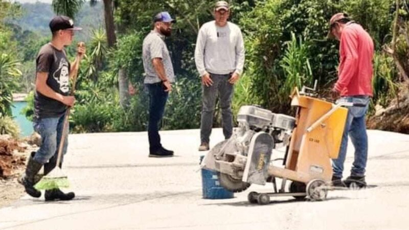 SUPERVISA GABRIEL LAGUNES OBRA EN RINCÓN XONOTLA