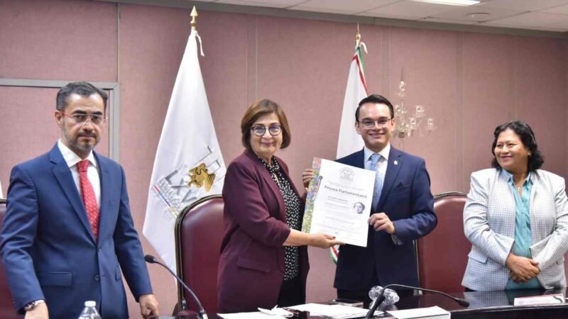 CELEBRA PRESIDENTA DEL CONGRESO CUARTO ANIVERSARIO DEL SEMILLERO DE DERECHO DE LA UV