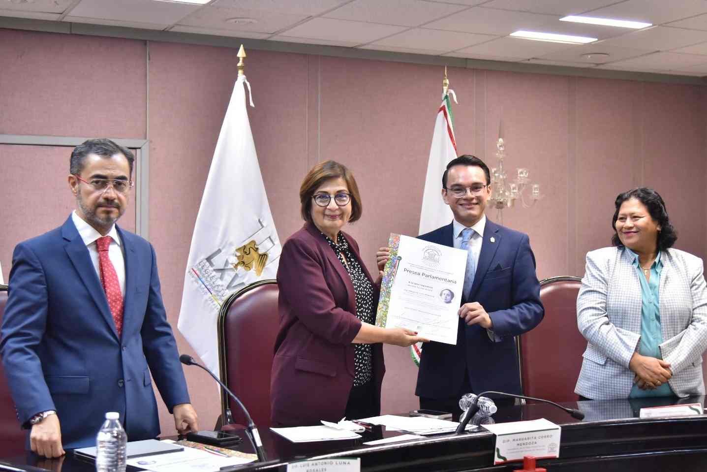 CELEBRA PRESIDENTA DEL CONGRESO CUARTO ANIVERSARIO DEL SEMILLERO DE DERECHO DE LA UV