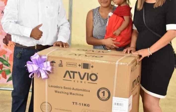 LLEVA DIF Y AYUNTAMIENTO DE TOMATLÁN FESTEJO DE DÍA DE LA MADRE A COMUNIDADES