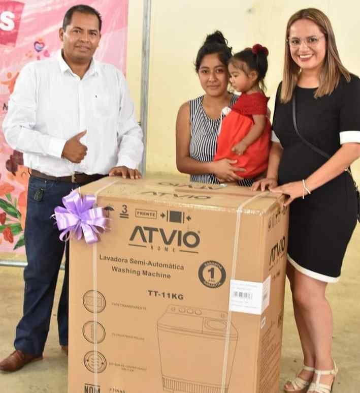 LLEVA DIF Y AYUNTAMIENTO DE TOMATLÁN FESTEJO DE DÍA DE LA MADRE A COMUNIDADES