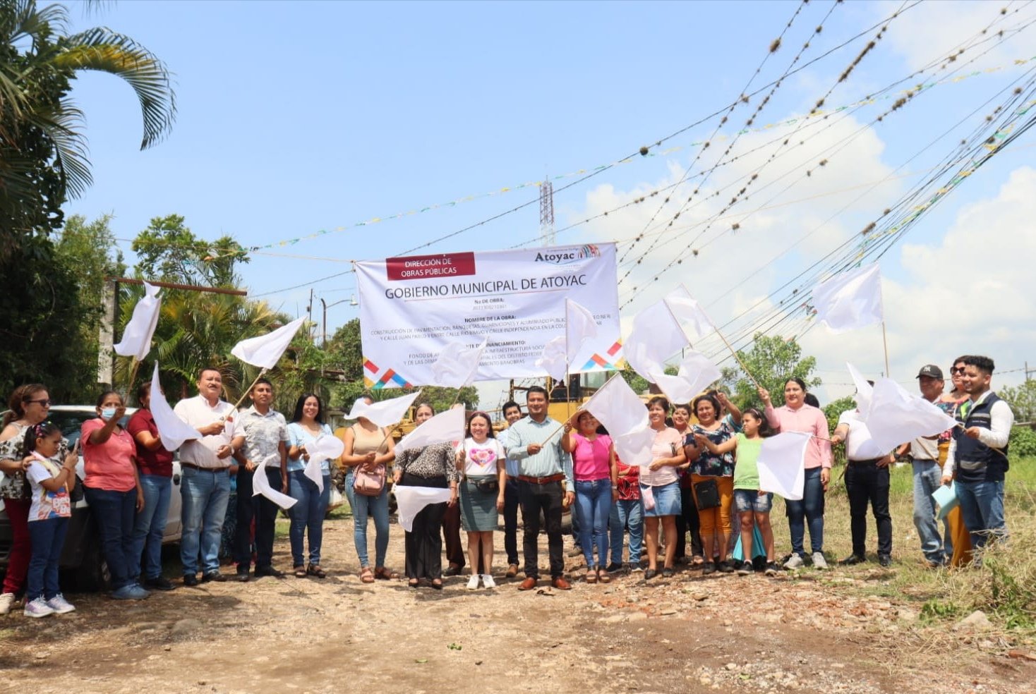 PONEN EN MARCHA CONSTRUCCIÓN DE VÍA ALTERNA DE AVENIDA PRINCIPAL DE ATOYAC
