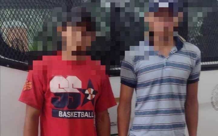 INTERVIENEN A 57 MIGRANTES; DETIENEN A POLLEROS