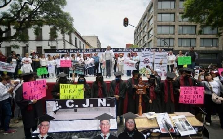 SE RETRACTA GOBERNADOR “ATAUDES ERAN EN SENTIDO FIGURADO”