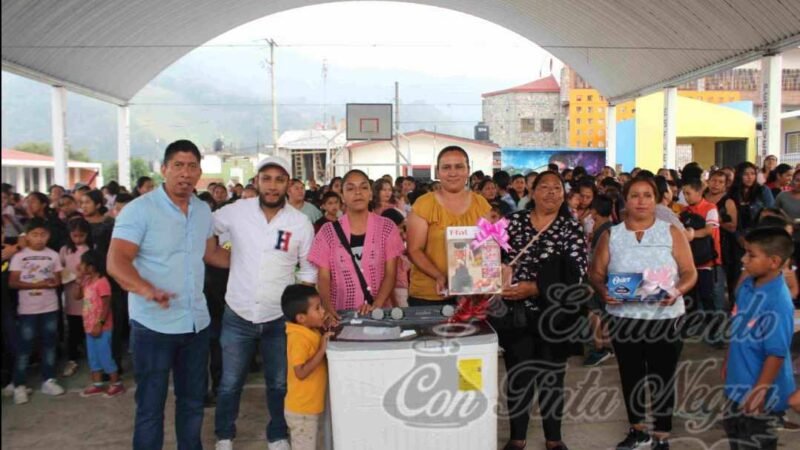 FESTEJAN EN GRANDE EL DÍA DEL NIÑO Y DÍA DE LA MADRE