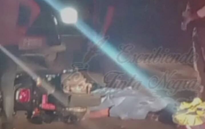 SE MATA MOTOCICLISTA AL CHOCAR CONTRA CAMIONETA