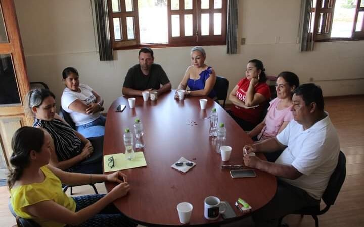 ATIENDE RAFAEL LÓPEZ A ESCUELAS