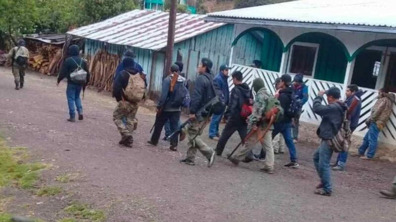 POR VIOLENCIA, HABITANTES DE EL TLACUACHE, OAXACA, SON OBLIGADOS A DESPLAZARSE