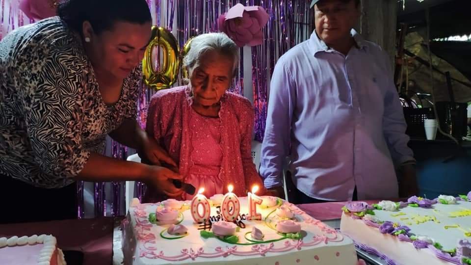 DOÑA ZENAIDA JIMÉNEZ SALDAÑA CUMPLIÓ 100 AÑOS DE VIDA