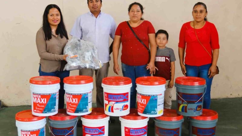 ENTREGAN PINTURA A ESCUELA DE TETLA