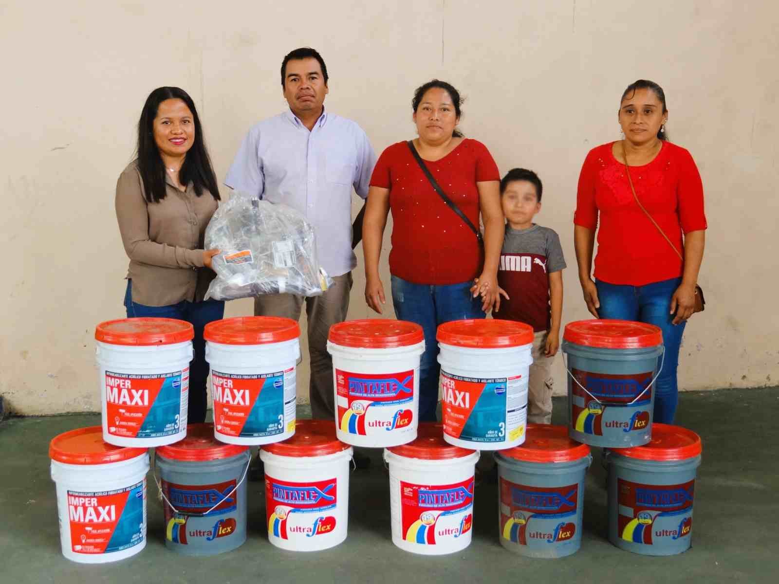 ENTREGAN PINTURA A ESCUELA DE TETLA