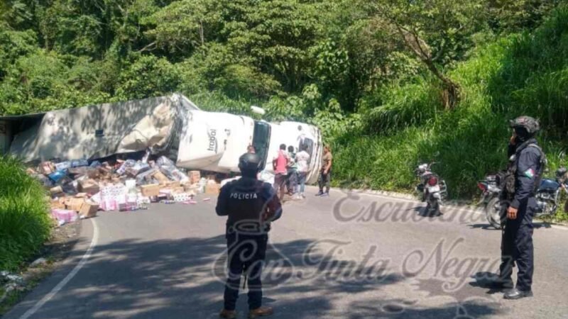 NO HUBO RAPIÑA; EMPRESA DUEÑA DE TRÁILER QUE VOLCÓ