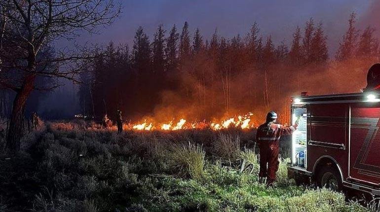 INCENDIOS SE INTENSIFICAN EN CANADÁ Y PODRÍAN DURAR “TODO EL VERANO”