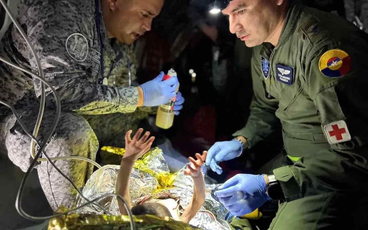 DISPUTAN CUSTODIA DE NIÑOS SOBREVIVIENTES EN LA SELVA DE COLOMBIA