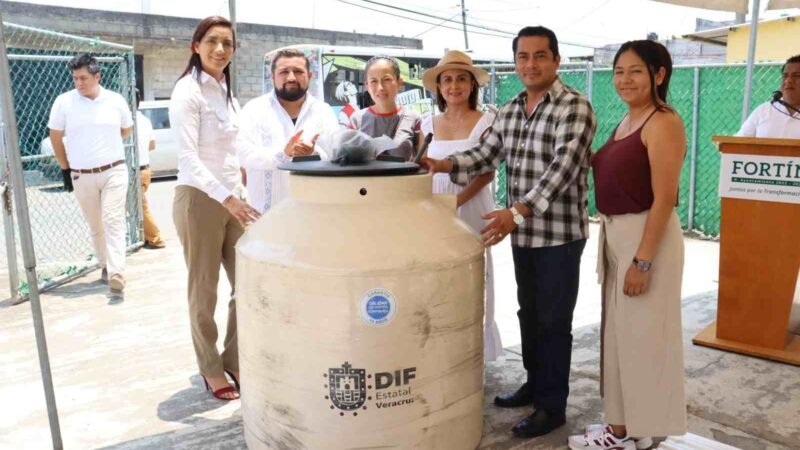 ENTREGA DIF APOYO PARA VIVIENDAS A FAMILIAS DE COMUNIDADES Y COLONIAS DE ESCASOS RECURSOS