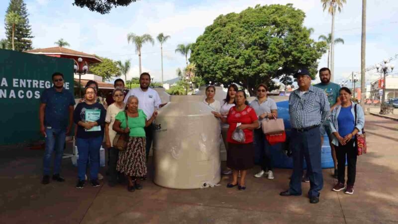 ENTREGA AYUNTAMIENTO 49 TINACOS A FAMILIAS