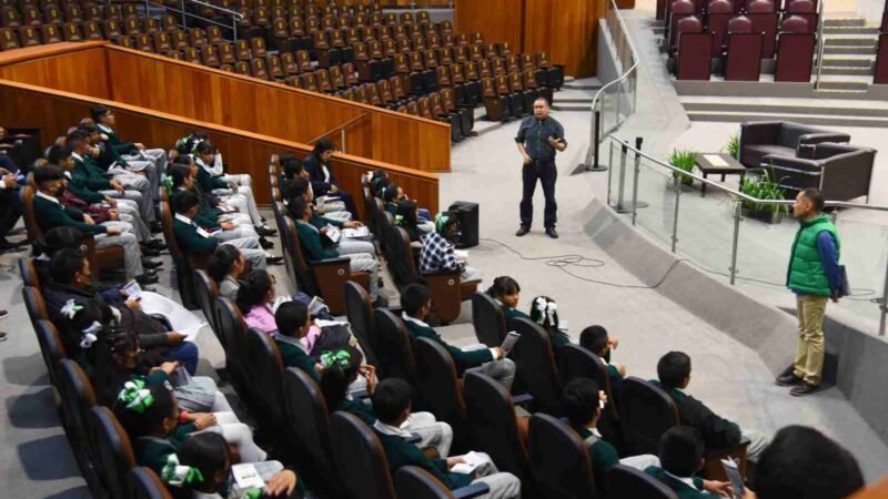 RECIBE CONGRESO A ESTUDIANTES DE SECUNDARIA DE PEROTE