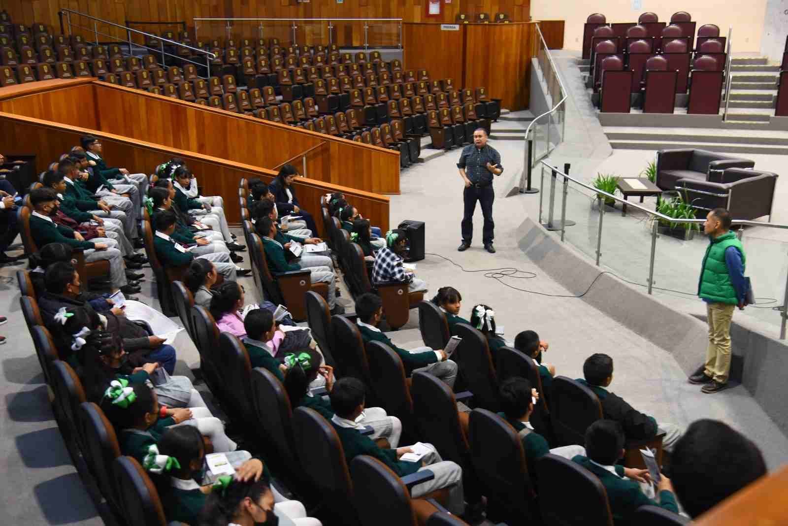 RECIBE CONGRESO A ESTUDIANTES DE SECUNDARIA DE PEROTE