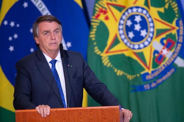 PROHÍBEN A BOLSONARO EJERCER CARGOS PÚBLICOS HASTA 2030