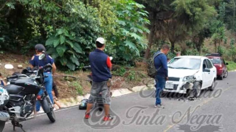 CHOCA MOTOCICLISTA CONTRA AVEO