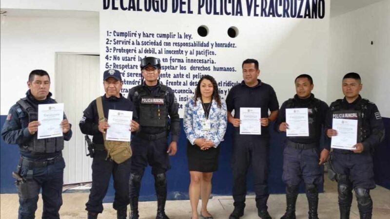 SE CAPACITA POLICÍA DE SAN ANDRÉS TENEJAPAN