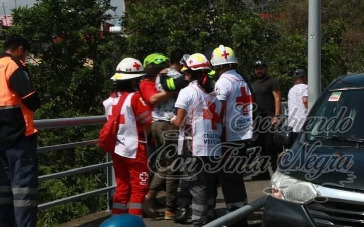 FRUSTRAN SUICIDIO; JOVEN INTENTÓ LANZARSE DE PUENTE