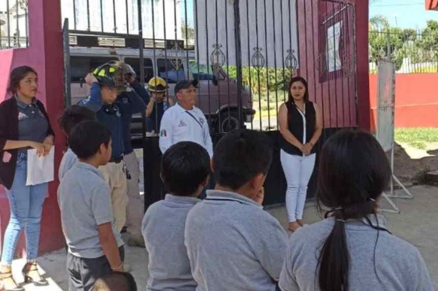 CAPACITAN A ESTUDIANTES EN PRIMEROS AUXILIOS